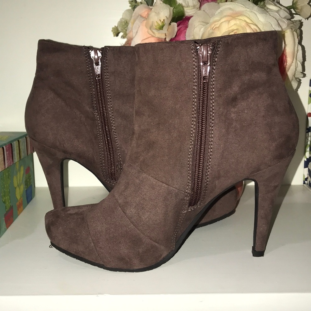 Bow Booties 🎀 - Picture 2 of 4
